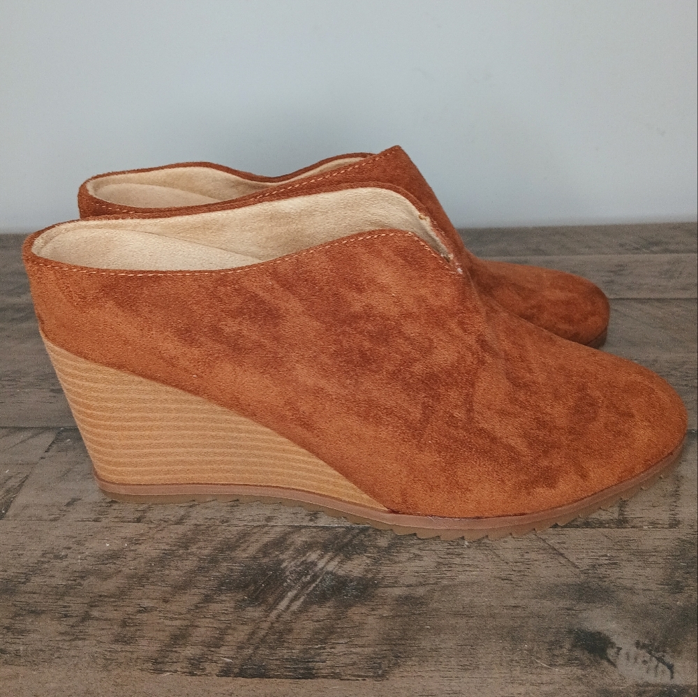 SOUL Naturalizer Suede Wedge Mule - Picture 5 of 6